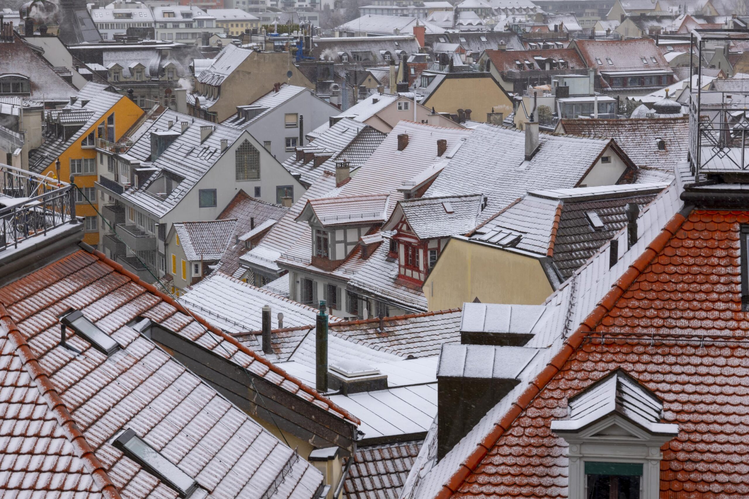 Hail Damage Roofing Contractor in Colorado Springs: How to Choose the Right One