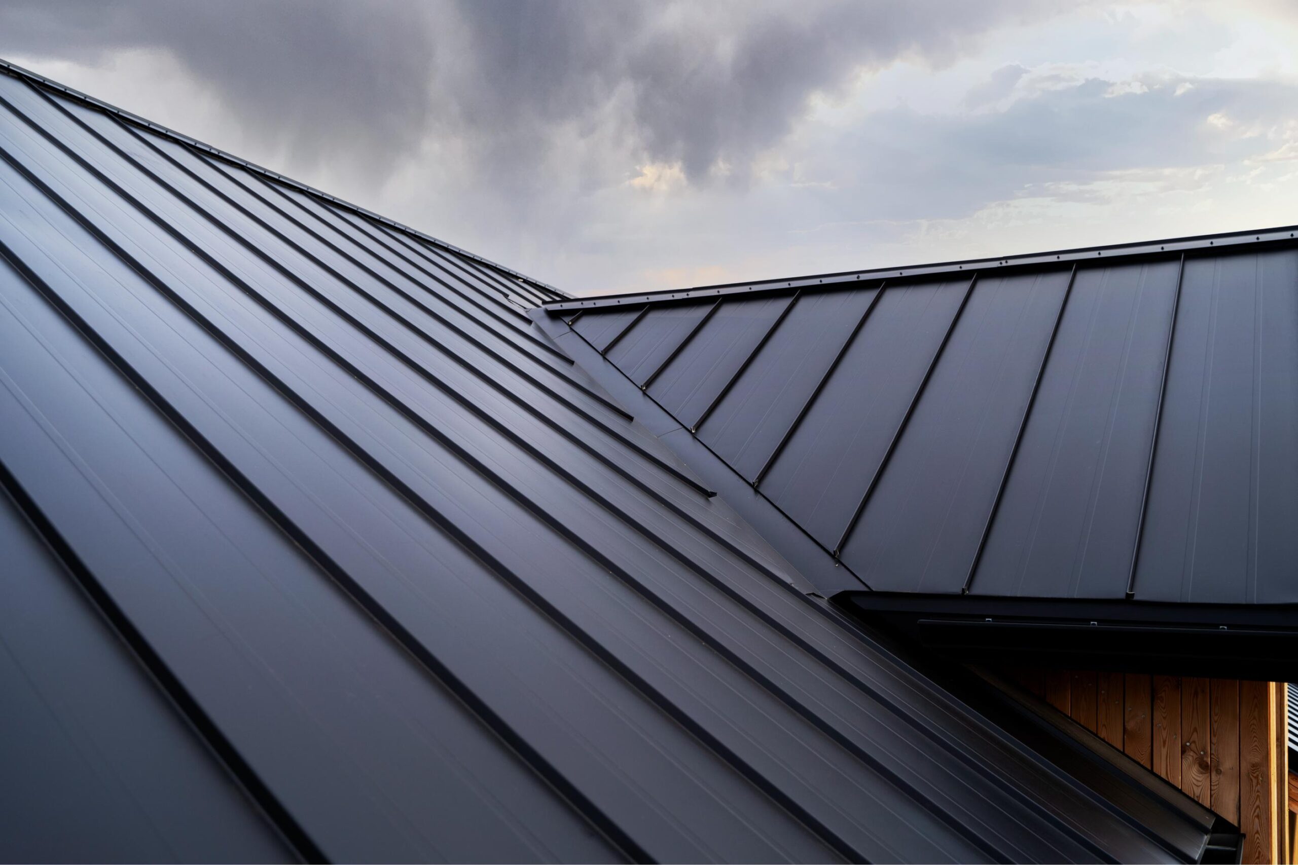 Temporary Roof Tarping After Storm Damage in Colorado Springs: Methods, Risks and Duration Limits
